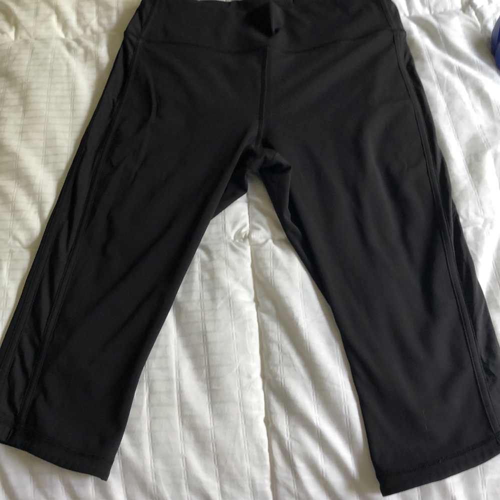 Lululemon black mid calf workout pants